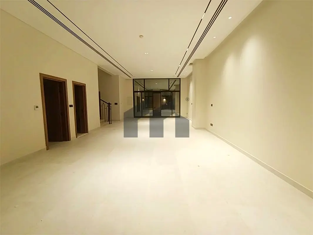 Brand new | Driver’s room | Front & Back yard