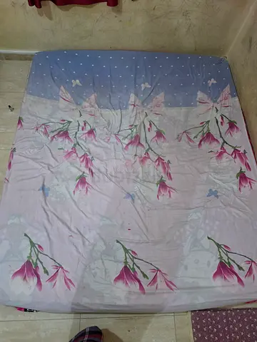 Queen size floral bedsheet in good condition
