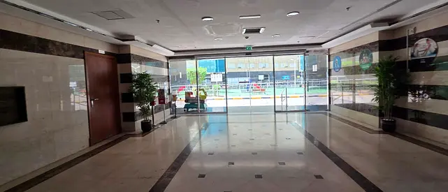 فرصة مميزة لاستئجار واحدة من أجمل وأكبر شقق الغرفة والصالة في أبراج اللؤلؤة بمنطقة الراشدية 1، إحدى أكثر المناطق السكنية حيوية في عجمان.