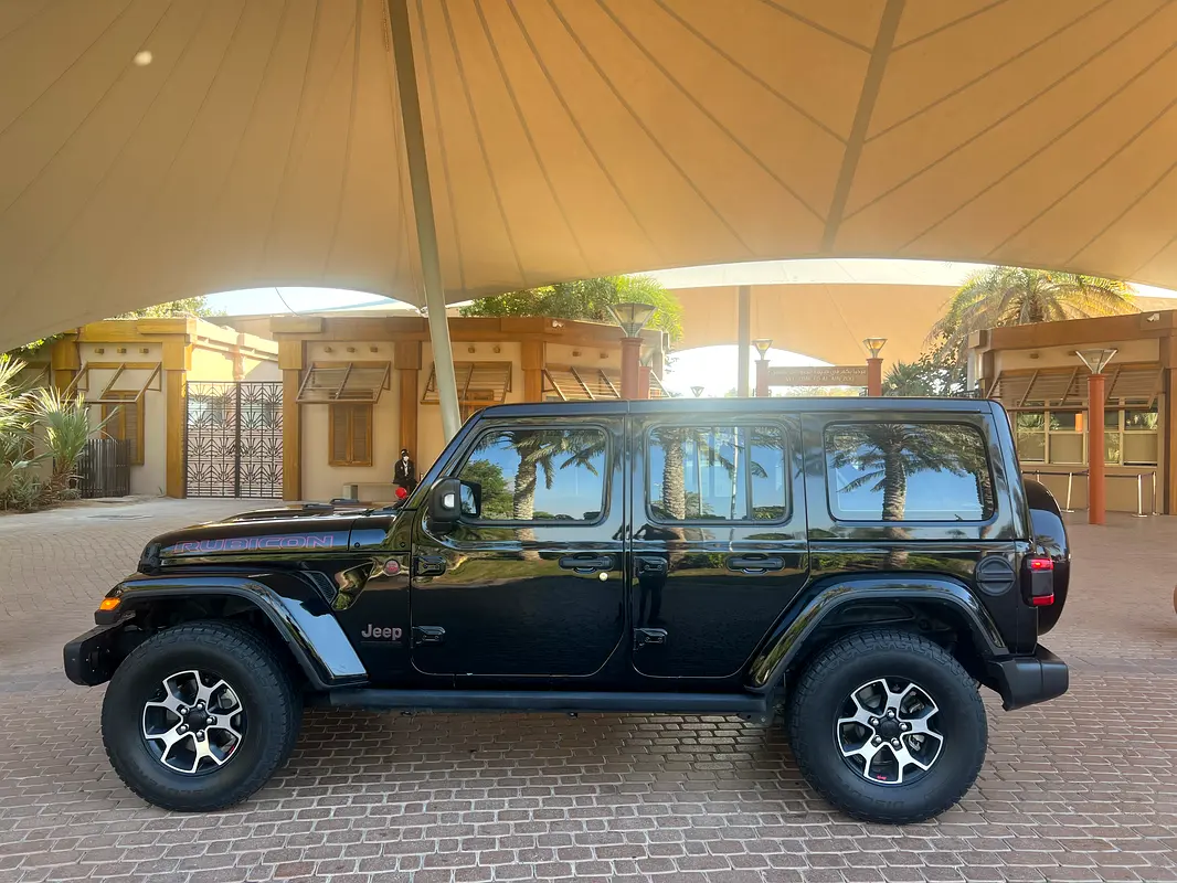 Jeep Wrangler 2021 — photo 1 of 19