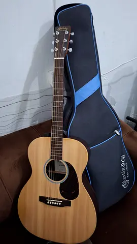 Martin  Co OOO-X2E BRAZILIAN Acoustic Electric Guitar with Padded Bag and Accesories.