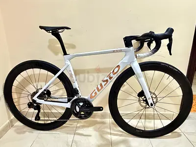 Road bike ( gusto cobra Evo full carbon 2025)