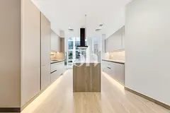 Corner Unit | Wraparound Windows | Community Views