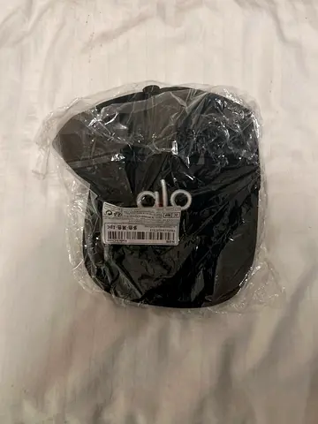 Alo black cap