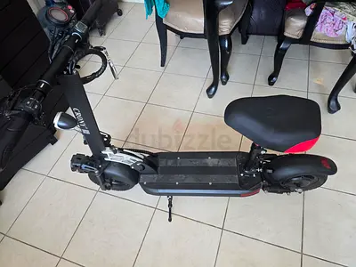 Crony Electric scooter with comfortable seat, mint condition