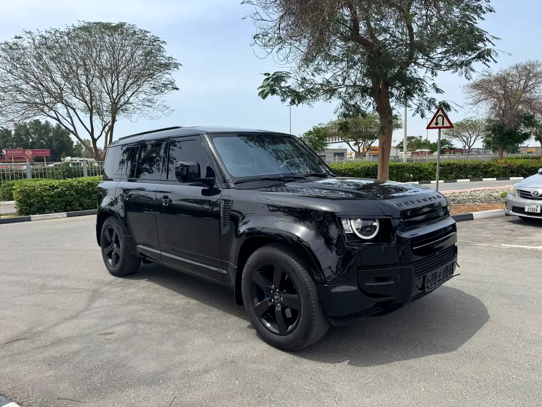 Land Rover Defender 2020 — photo 1 of 12