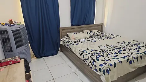 WELL FURNISHED BEDROROOM WITH SEPARATE WASHROOM AVAILABLE FOR FAMILY,COUPLE,FEMALES,NEAR SAFYA PARK