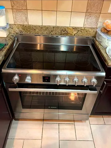Free delivery Bosch Stainless Steel Electric Range with Ceramic Cooktop - Good Working Condition