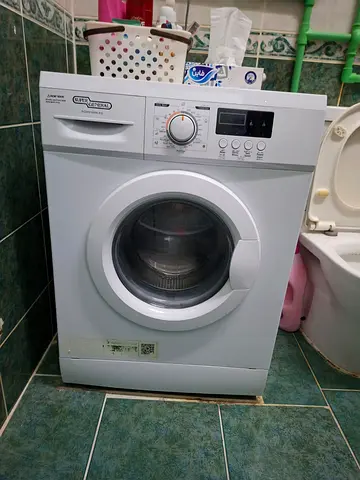 Front-load washing machine in good working condition
