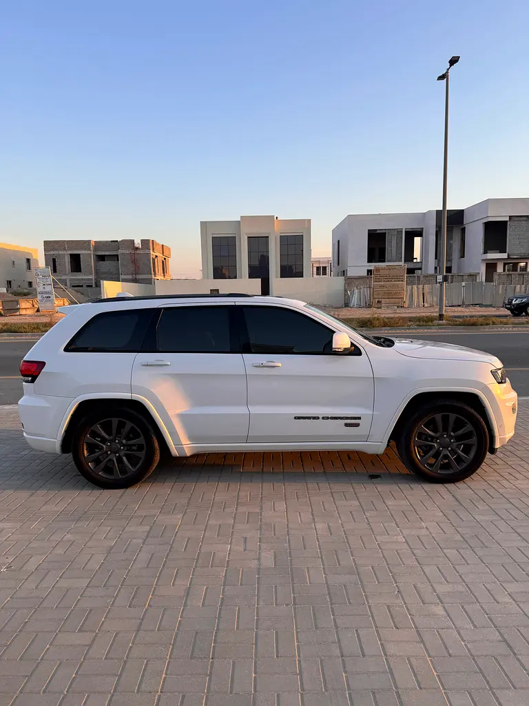 Jeep Grand Cherokee 2016 — photo 1 of 19