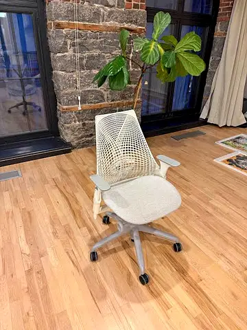 Herman Miller Sayl Office Chair Good Condition with Adjustable Arms