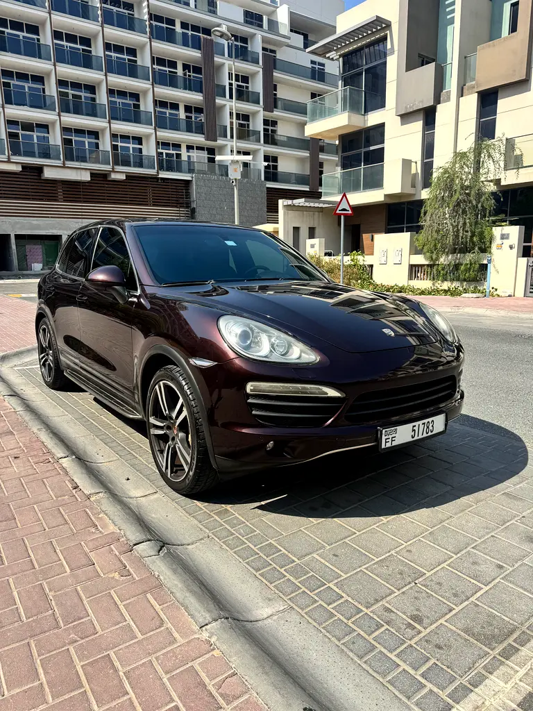 Porsche Cayenne 2014 — photo 1 of 12