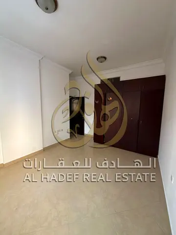 تشطيبات جيدة جاهزة للسكن مميزات العقار: موقع مميز قريب من الأسواق والمدارس والمواصلات العامة سهولة الوصول إلى دبي ومختلف مناطق الشارقة بناية عائلية ها
