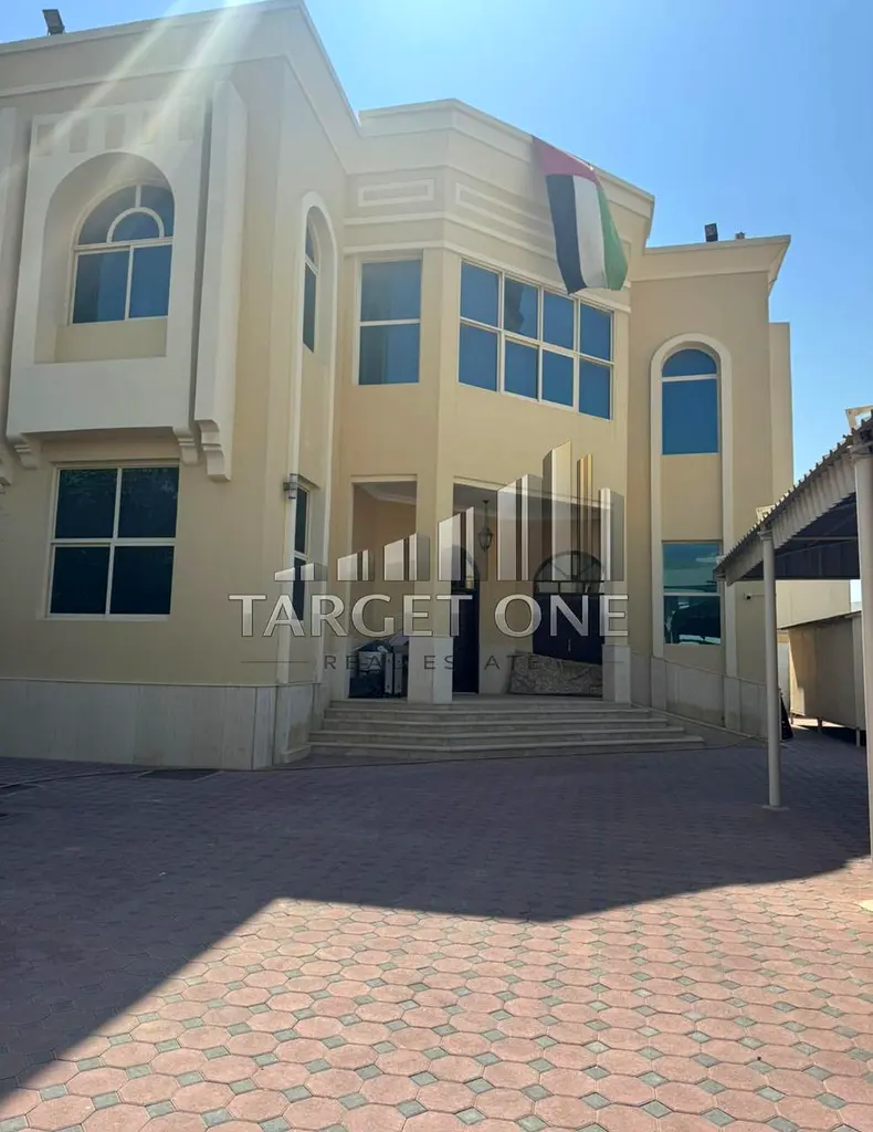 🏡 فيلا واسعة للبيع في الحميدية 2 – فرصة مميزة لعائلة كبيرة أو استثمار 🏡