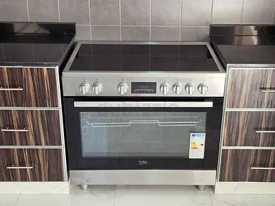 Beko 5 hobs electic ceramic cooker.