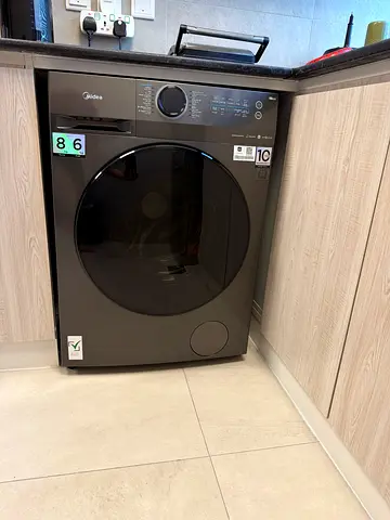 Media front-load washer and dryer 2 in 1 8kg — very good condition