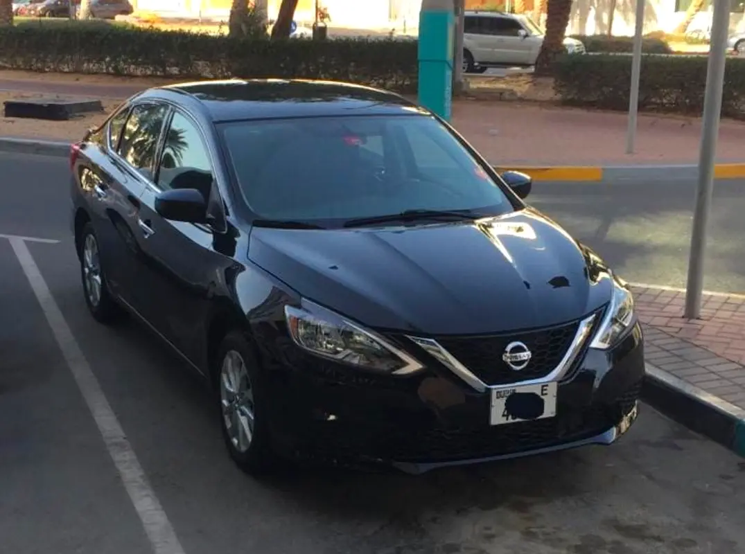 Nissan Sentra 2018 — photo 1 of 15