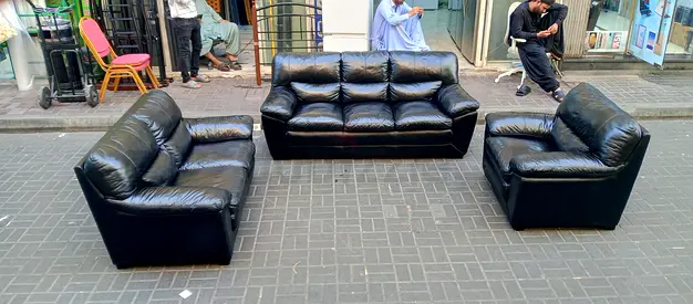 3-piece black leather sofa set (3-seater + 2-seater + armchair) - good condition