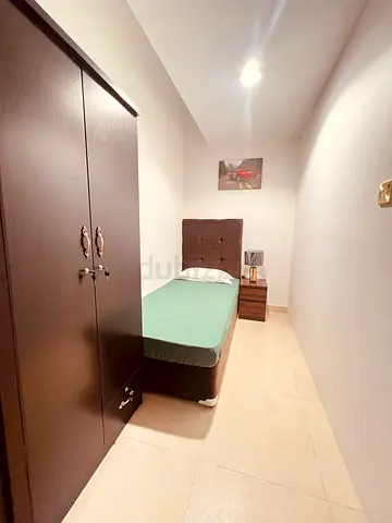 EXECUTIVE PARTITION FOR RENT NEAR SHARAF DG METRO IN NEW FLAT NEW BUILDING