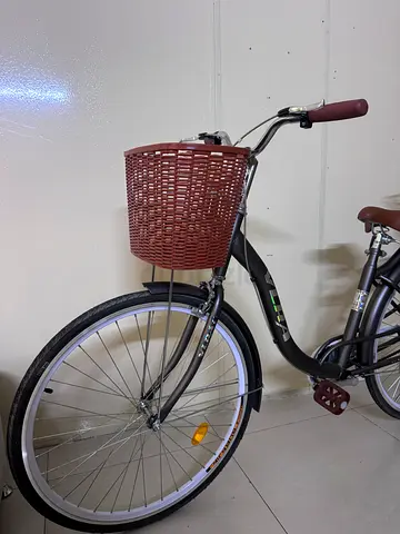 City Cruiser Bike with Front Wicker Basket - Good Condition