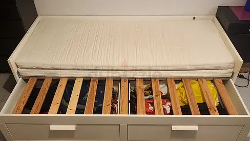 Day-bed w 2 drawers/2 mattresses