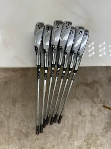 Set of Mens Steel Shaft Golf Irons (5-9, PW, GW) - Good Condition