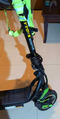 🛴 Mytoys MT650 Electric Scooter – Under Warranty – Excellent Condition ⚡