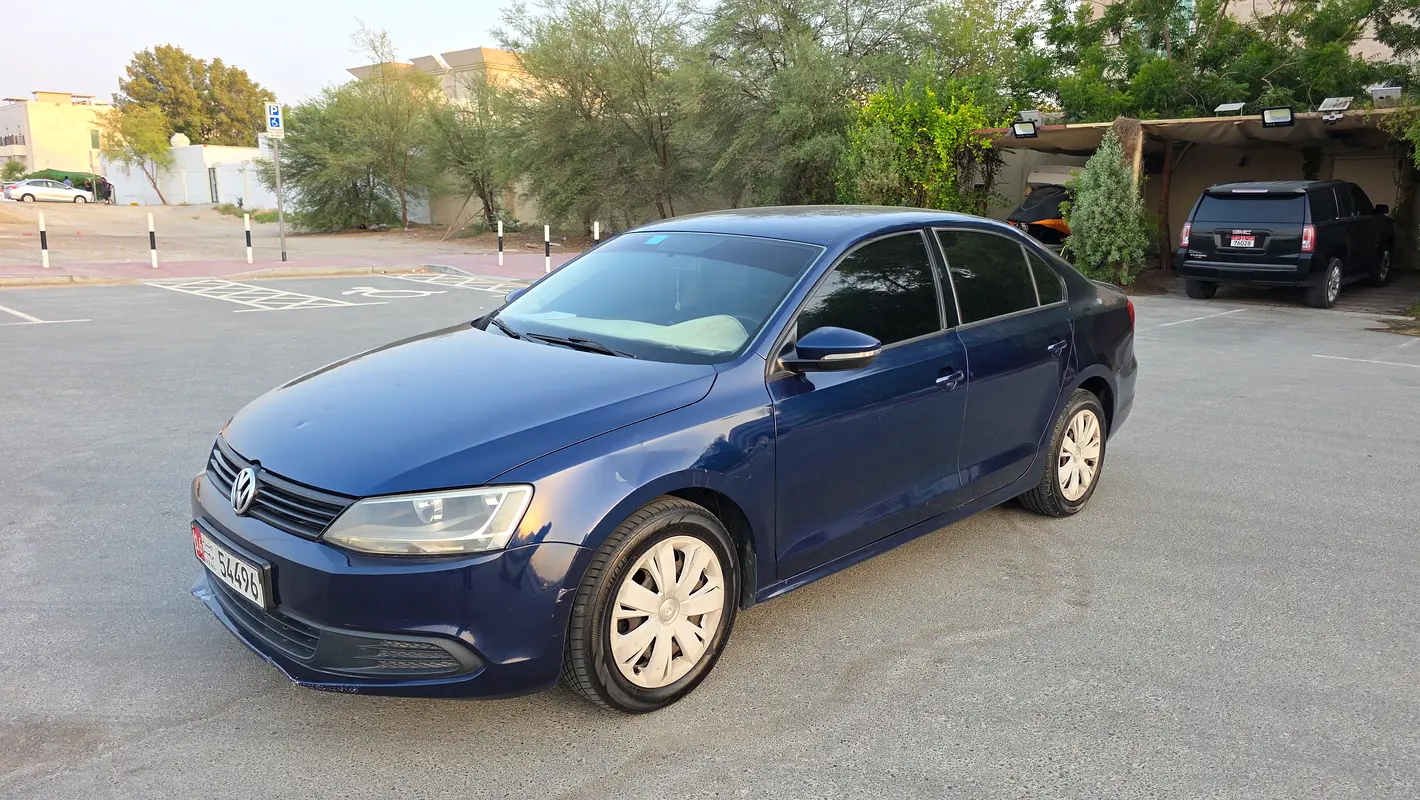 Volkswagen Jetta 2012 — photo 1 of 14