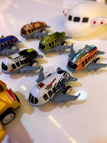 9 Small Die-Cast Toy Airplane  Vehicle Lot — Multiple Mini Planes (racing planes)
