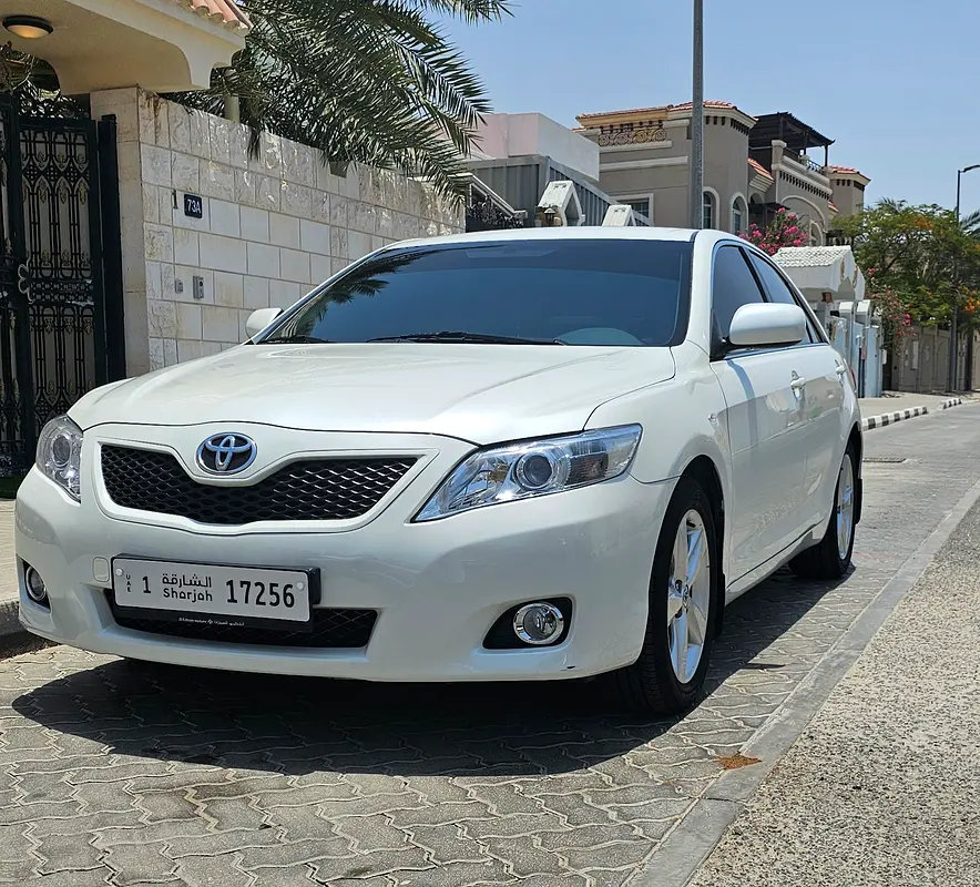 Toyota Camry 2011 — photo 1 of 11