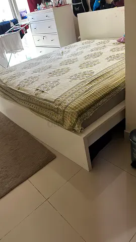 Ikea bed with 2 storage drawers (180*200)