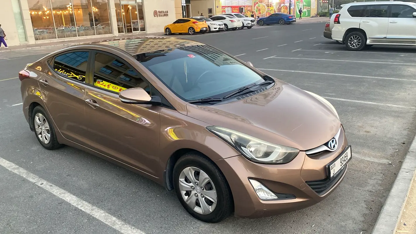 Hyundai Elantra 2016 — photo 1 of 9