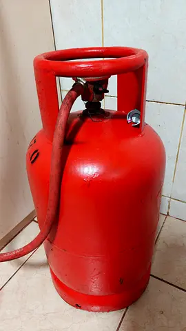 Used Red LPG Gas Cylinder with Hose - Good Working Condition