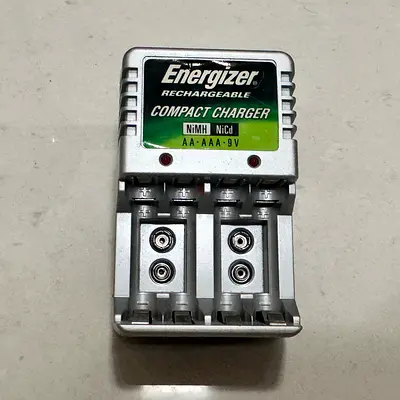 Energizer Battery Charger for AA and AAA