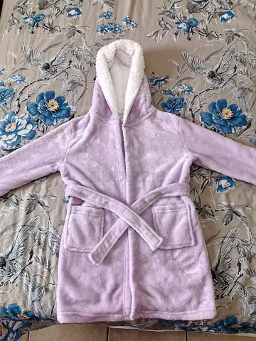 Very Beautiful Shiny Almost new Kids Bothrobe for 4-5 years old girl New Condition 30 AED Not negoti