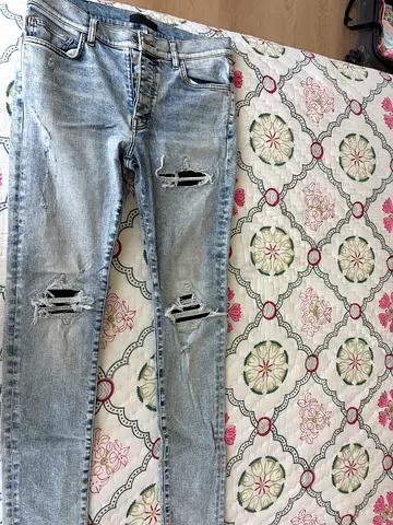 Amiri MX1 - Light Vintage Wash, Styled Skinny Jeans