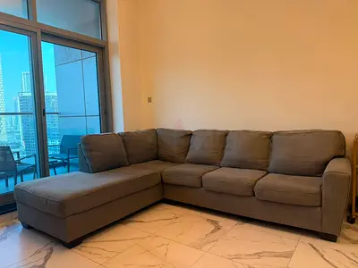 Urgent Sale: United Furniture 4 seater L-shape Gray Couch for 1,999 instead 4,620 AED incl. Delivery