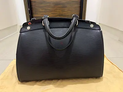 Louis Vuitton Pre-Owned
Brea Handbag Epi Leather