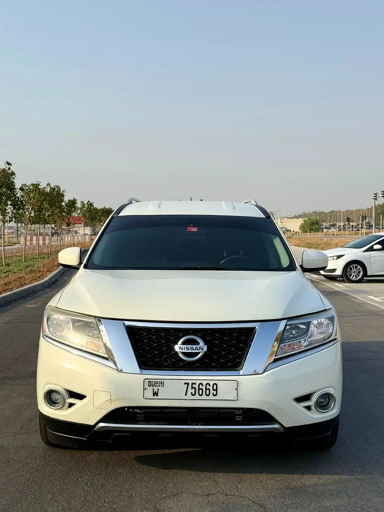 Nissan Pathfinder 2014 — photo 1 of 14