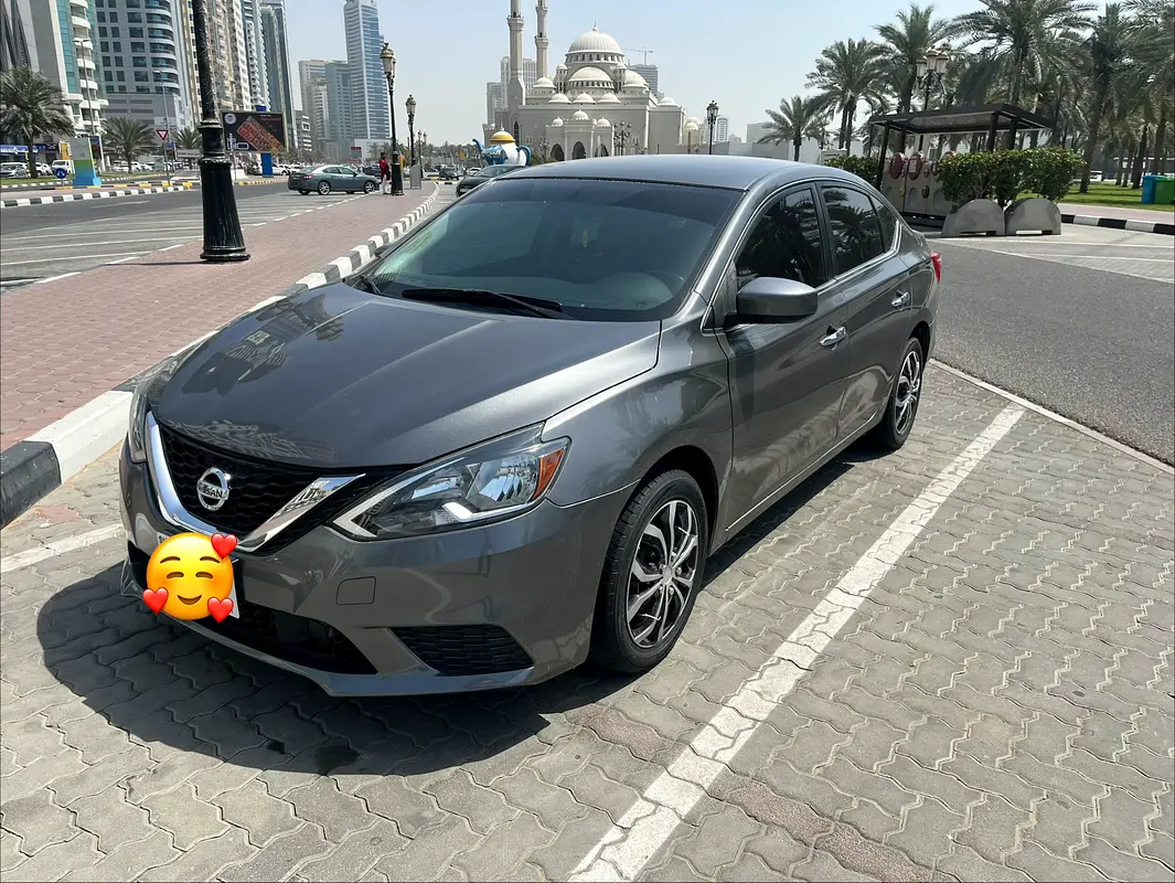 Nissan Sentra 2019 — photo 1 of 5