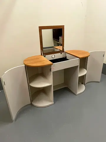 Make up table