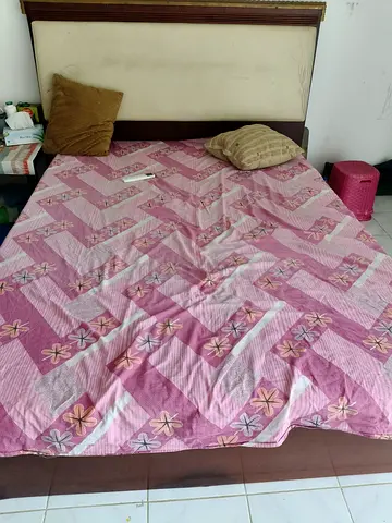 Queen size bed 200*160 superb condition