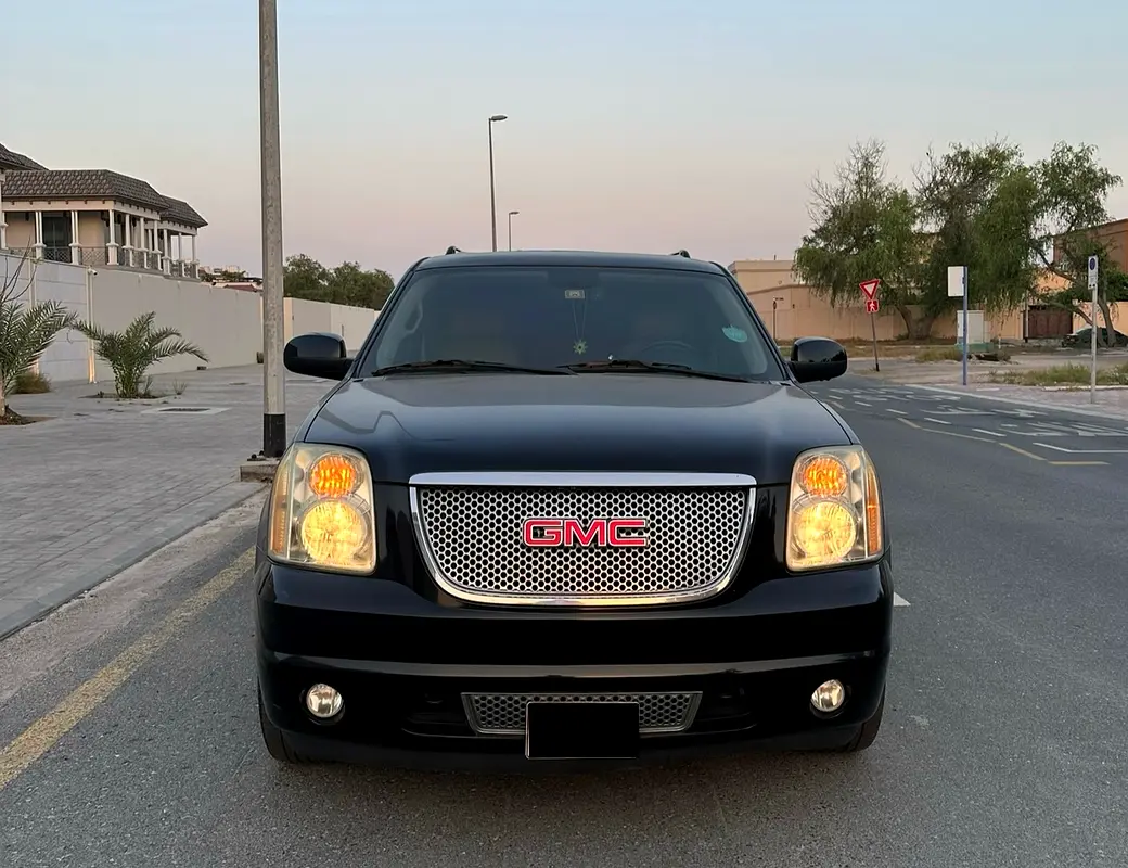 GMC Yukon 2011 — photo 1 of 6