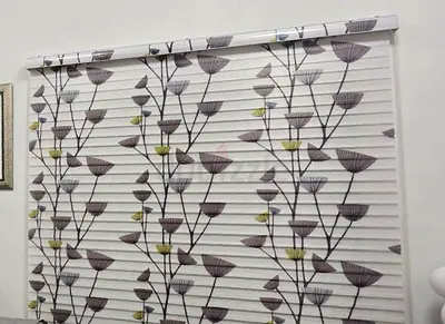 Roller Fabric Window Blind with Floral Pattern - Good Condition (200 cms x 250 cms)