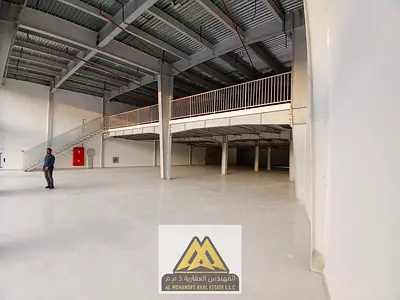 الوجهة التجارية الأضخم في عجمان – شوروم (Showroom) استثنائي للإيجار في الحميدية مساحة 9,117 قدم مربع، ميزانين، وقدرة كهربائية 40 كيلوواط للعلامات التج