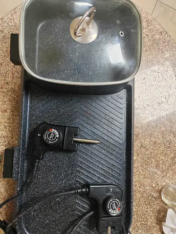 Electric multi-function griddle with removable grill plate and glass lid
