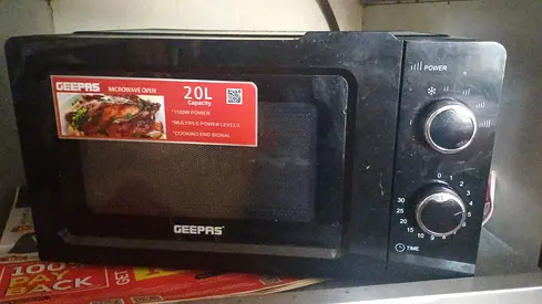 Geepas 20L Manual Microwave Oven - Good Working Condition