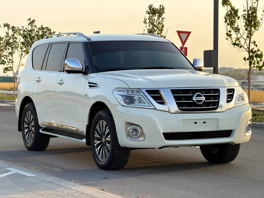 Nissan Patrol 2014 — photo 1 of 9