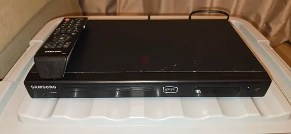 Samsung Slim DVD Player (DVD-P181) with Original Remote - Perfect Working Condition