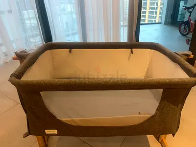 Natureza Baby Bedside Crib / Co-Sleeper – Adjustable Height – Excellent Condition